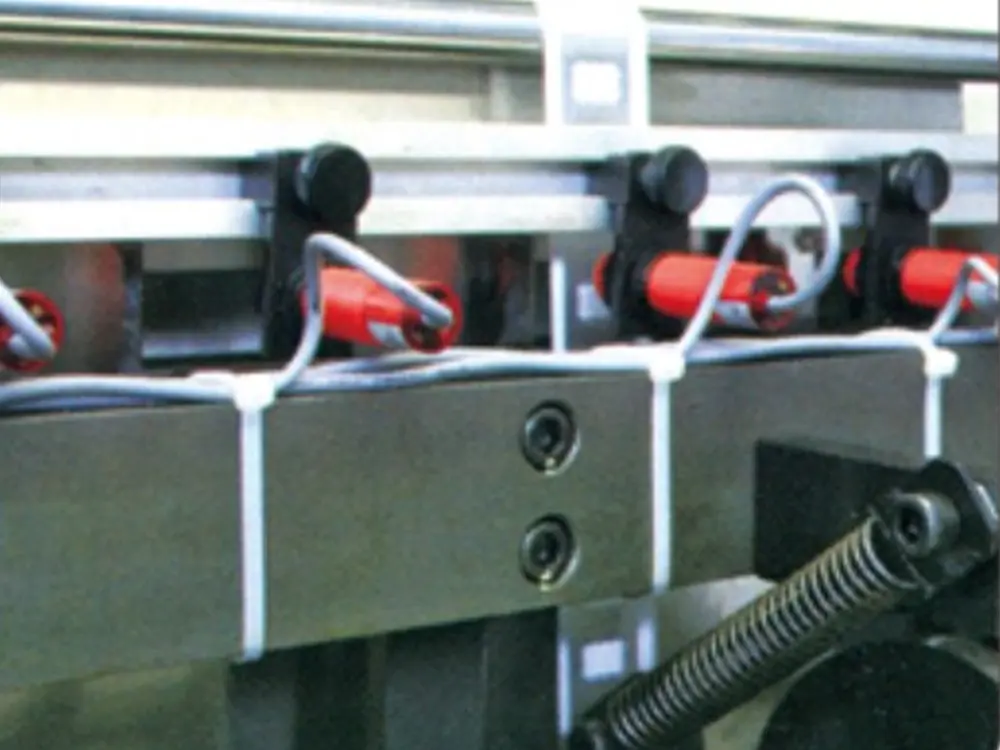1060 Automatic Three Longitudinal And Two Lateral Foil Stamping Machine (44)