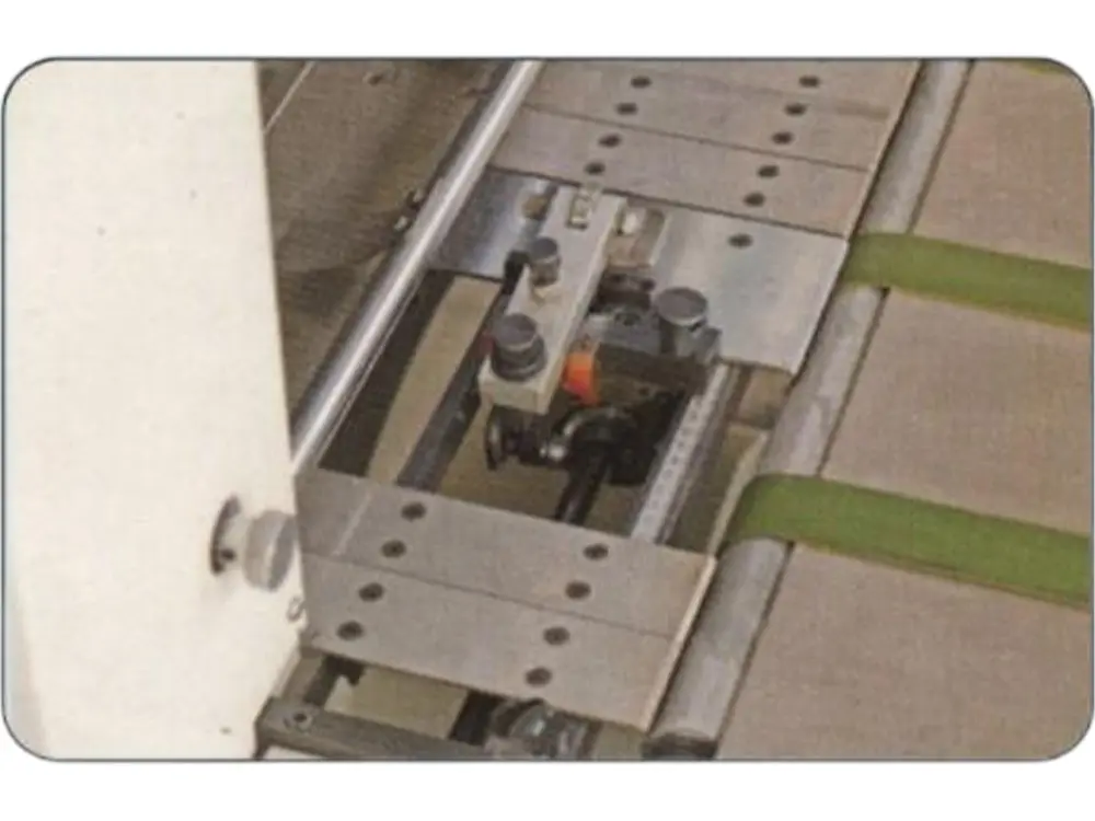 1060 Automatic Three Longitudinal And Two Lateral Foil Stamping Machine (24)