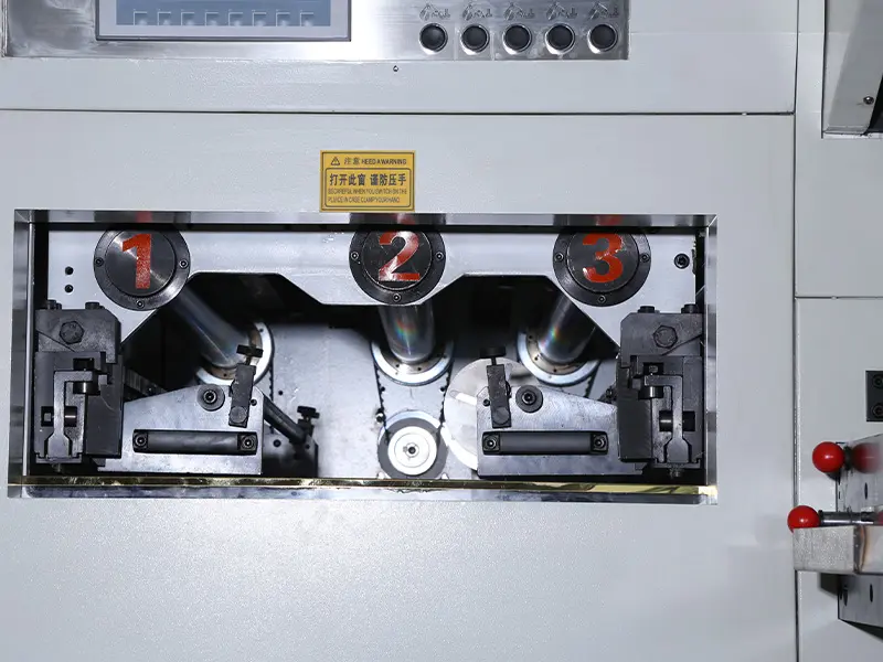 Foil placement rack quick foil changing device